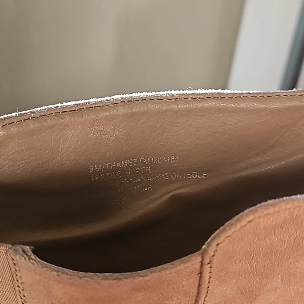 N/A flat beige